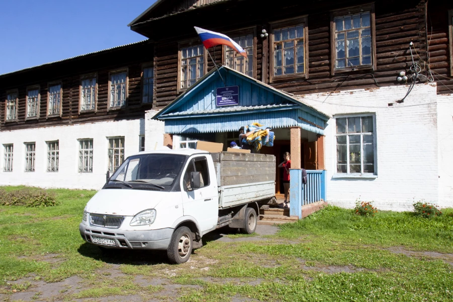 Старое здание школы в селе Шарчино. 