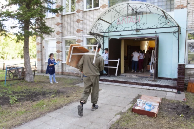 Здание бывшей конторы в селе Шарчино. 