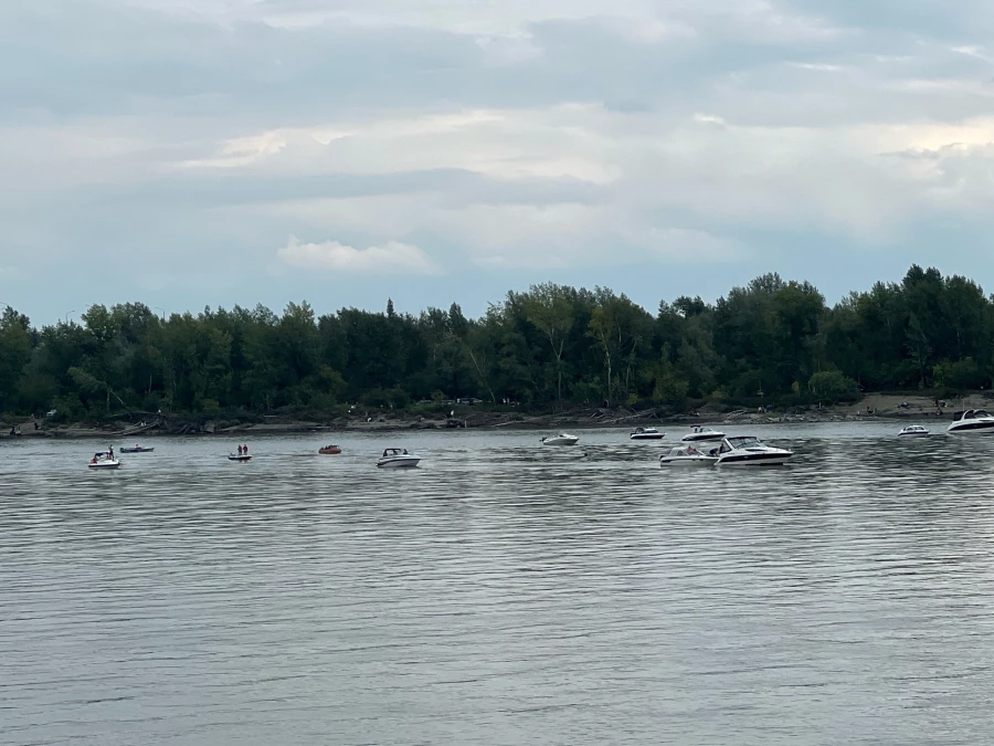 С катеров будут смотреть авиашоу барнаульцы.