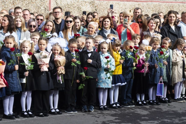 Торжественные линейки в честь Дня знаний прошли в Барнауле.