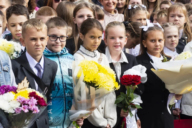 Торжественные линейки в честь Дня знаний прошли в Барнауле.