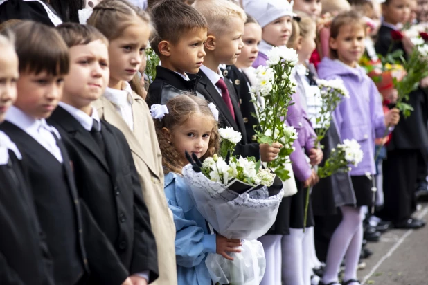 Торжественные линейки в честь Дня знаний прошли в Барнауле.