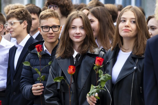 Торжественные линейки в честь Дня знаний прошли в Барнауле.