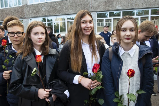 Торжественные линейки в честь Дня знаний прошли в Барнауле.