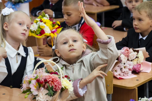 Торжественные линейки в честь Дня знаний прошли в Барнауле.