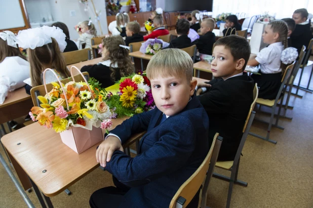 Торжественные линейки в честь Дня знаний прошли в Барнауле.