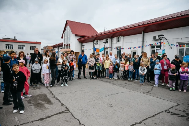 «День знаний на аллее Шинников Алтайский шинный комбинат отпраздновал с семьями сотрудников».