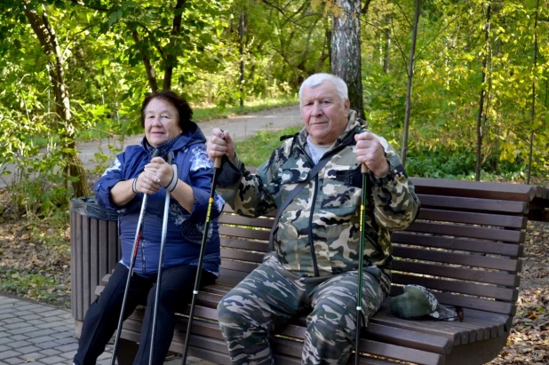 Третий этап масштабной реконструкции самого большого городского парка продолжается в Барнауле.