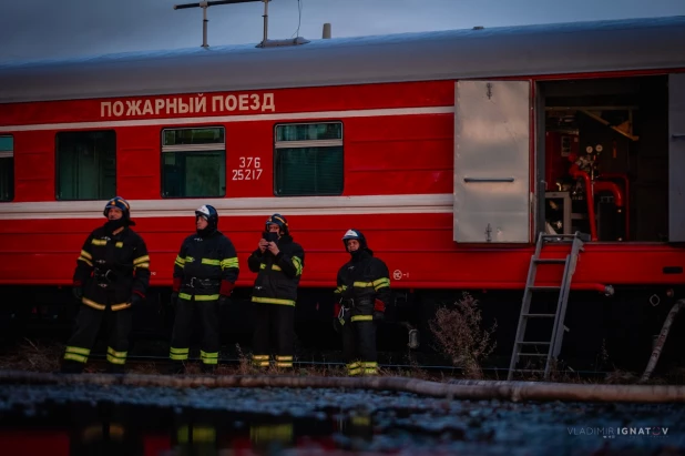 Пожар на мебельном комбинате в Барнауле.