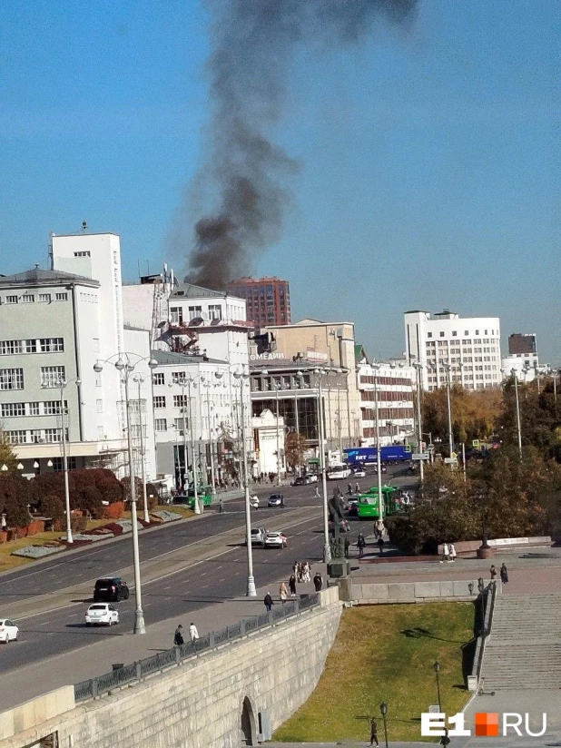 Загорелся театр Музкомедии в Екатеринбурге. Есть погибший