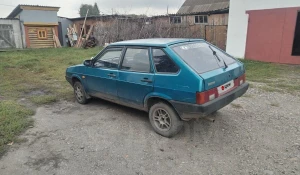 Автомобиль Lada 2109, 1997 года.