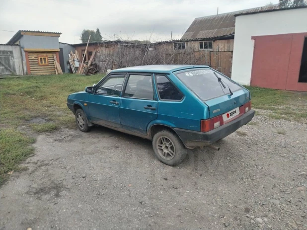 Автомобиль Lada 2109, 1997 года.