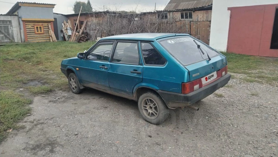 Автомобиль Lada 2109, 1997 года.