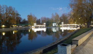 Пруд в Изумрудном парке.