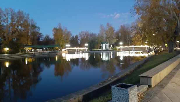 Пруд в Изумрудном парке.