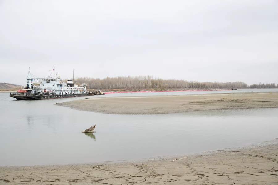 Росводоканал Барнаул приступил к дноуглубительным работам в водоподводящих каналах двух городских речных водозаборов.