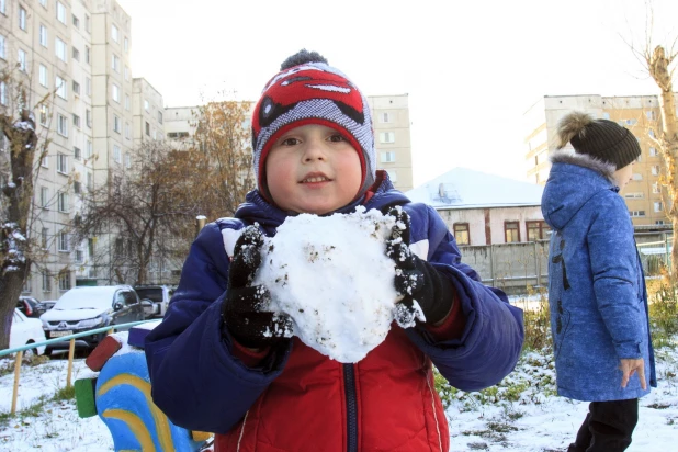 Осенний снег в Барнауле в разные годы.