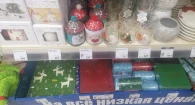 Новогодние игрушки в магазине