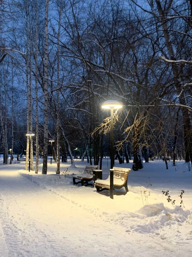 Лавочка зимой в Барнауле.