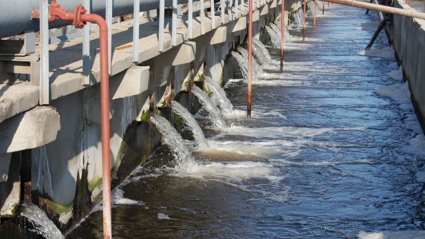 Канализационные очистные сооружения водоканала.