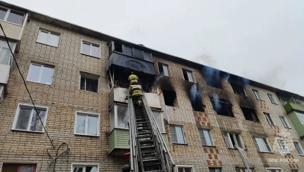 Дом в Кирсанове после взрыва газа.