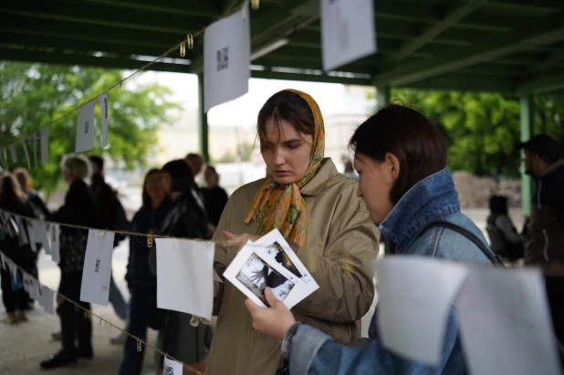 Молодежь в парке «Изумрудный». Арт-пикник.