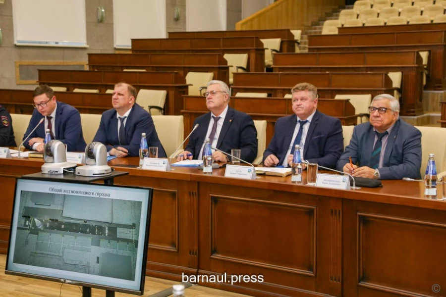 Совещание по подготовке Барнаула к новогодним и рождественским праздникам.