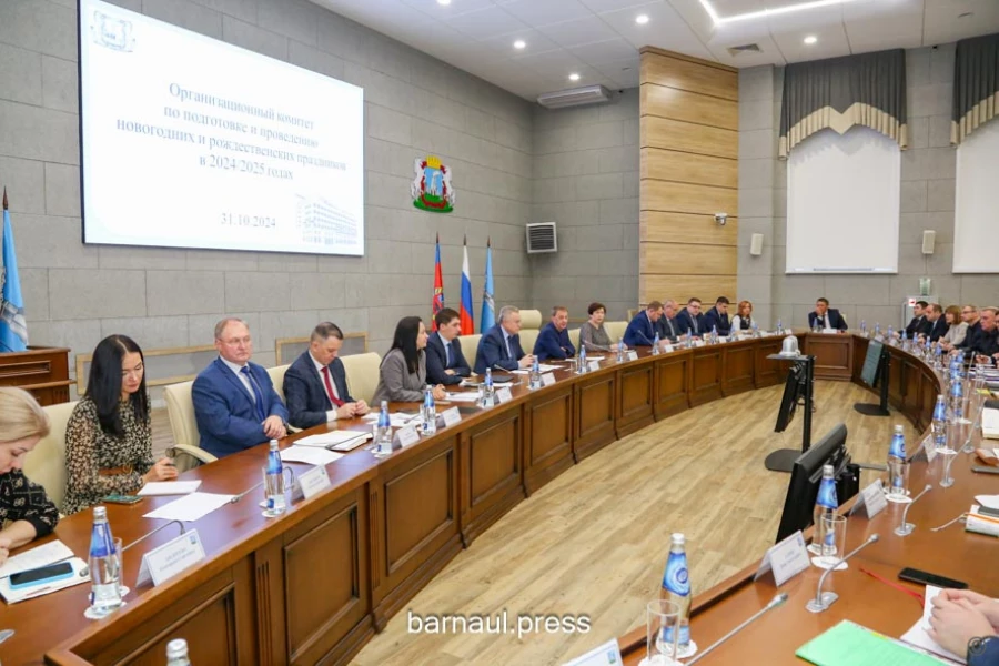 Совещание по подготовке Барнаула к новогодним и рождественским праздникам.