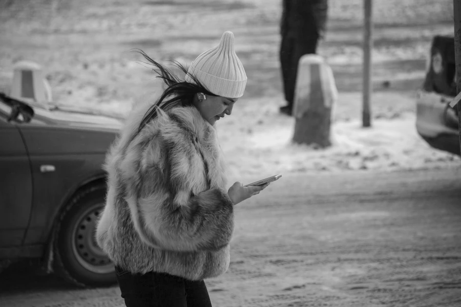 Красивые и интересные люди ходят по Барнаулу.