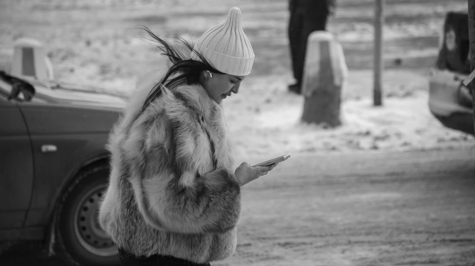 Красивые и интересные люди ходят по Барнаулу.