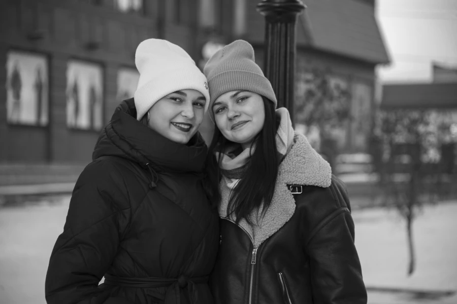 Красивые и интересные люди ходят по Барнаулу.