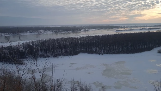 Берегового склона реки Обь в Барнауле.