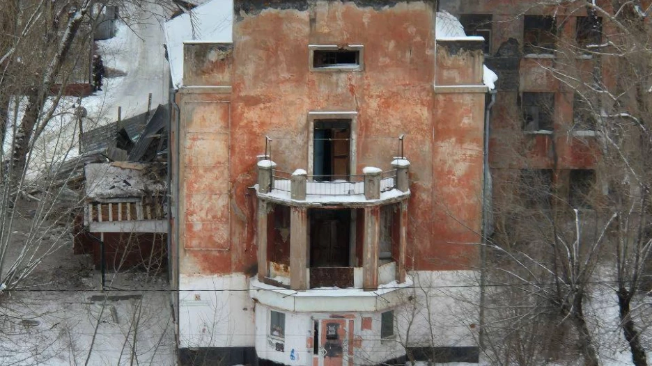 Ул. Профинтерна, 42.