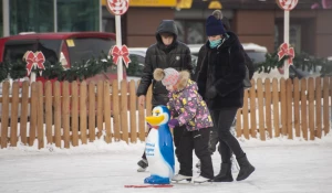 Снежный городок на парковке ТЦ Galaxy/