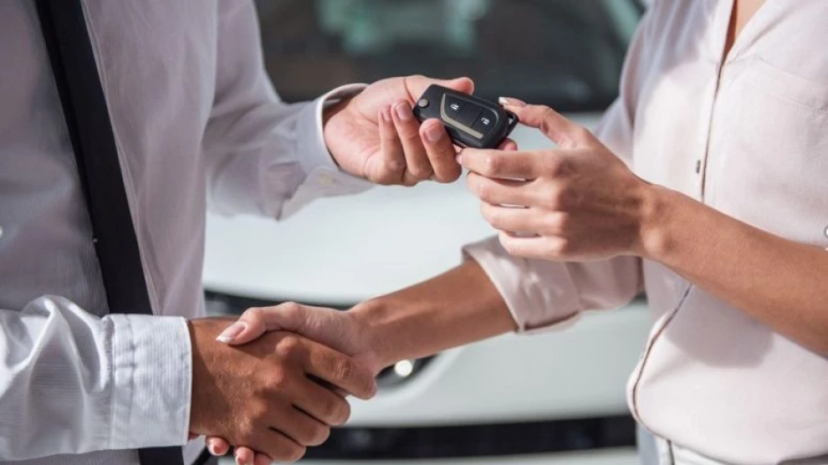 Передача ключей от автомобиля.