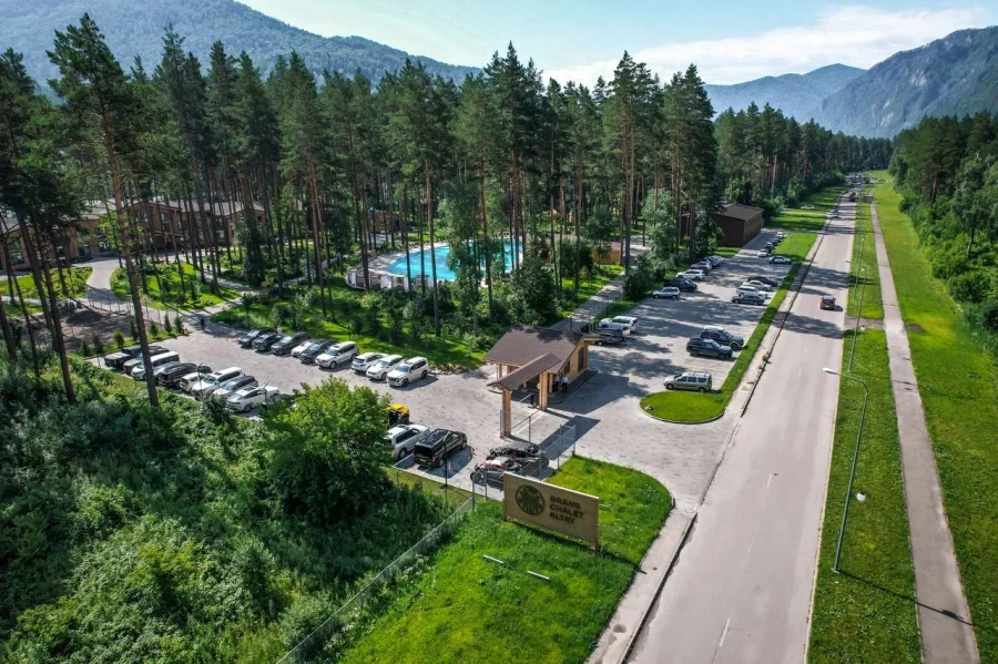 Семейный эко-курорт Grand Chalet Altay 5* на берегу Катуни.