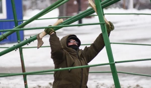 Как в Барнауле собирают елку, декабрь 2024. 