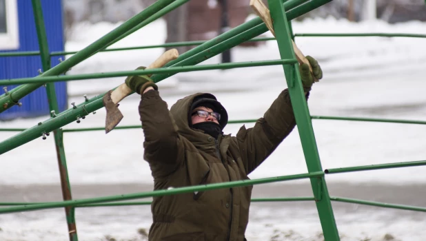 Как в Барнауле собирают елку, декабрь 2024. 