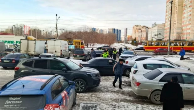 Эпичная погоня за нарушителями случилась на одной из улиц Барнаула