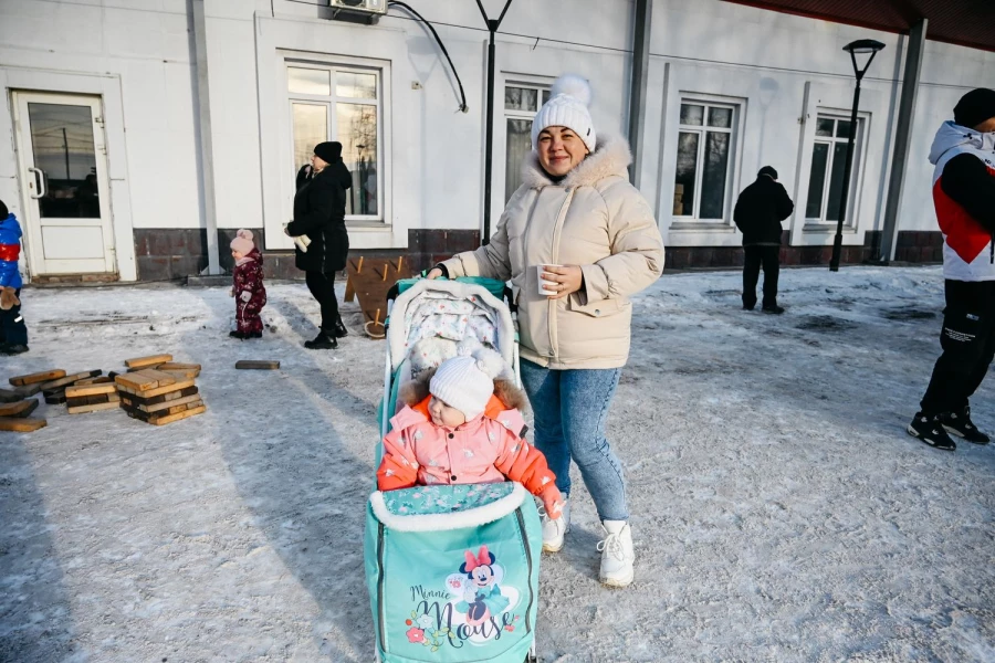 Алтайский шинный комбинат провел новогодний праздник для детей сотрудников.