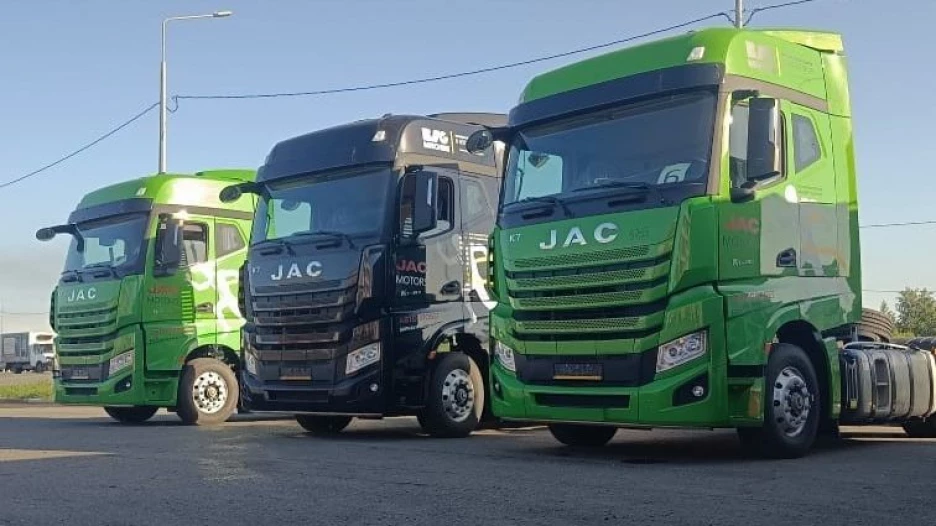 Тягачи серии JAC K7 .