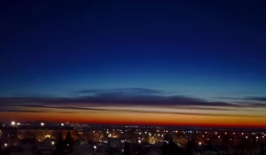 Романтичное небо на рассвете 16 декабря застали барнаульцы