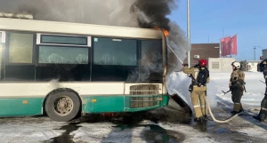 В Барнауле загорелся автобус.