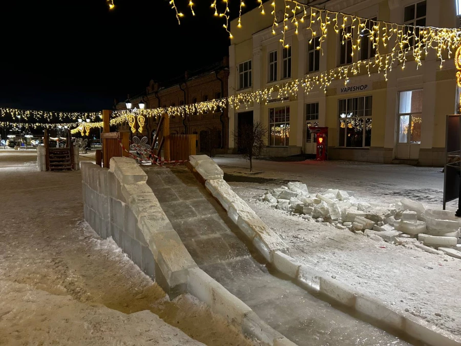 «Барнаульский Арбат» почти закончили украшать к Новому году. Фото