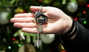 Генеральный директор группы компаний «Союз» Владимир Отмашкин вручил ключи от квартир трем лучшим барнаульским сотрудникам.