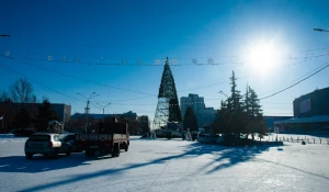 Демонтаж зимнего городка на площади Сахарова 