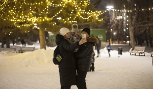 Парк "Изумрудный" и самая красивая елка в Барнауле.