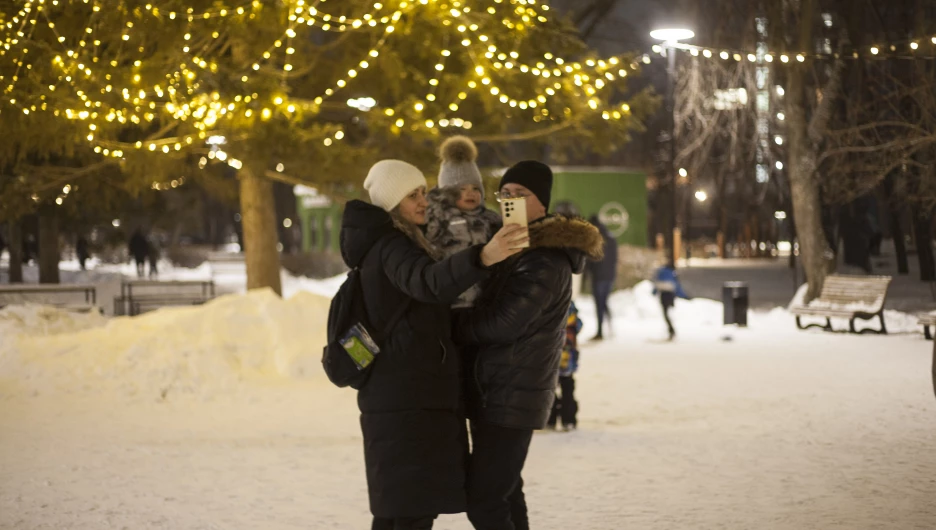 Парк "Изумрудный" и самая красивая елка в Барнауле.