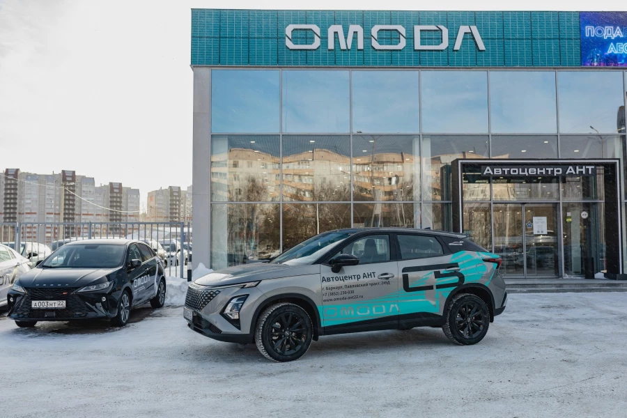 Стильный фастбэк-кроссовер OMODA C5.