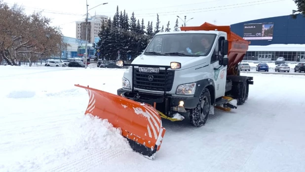 Круглосуточная уборка снега в Барнауле.